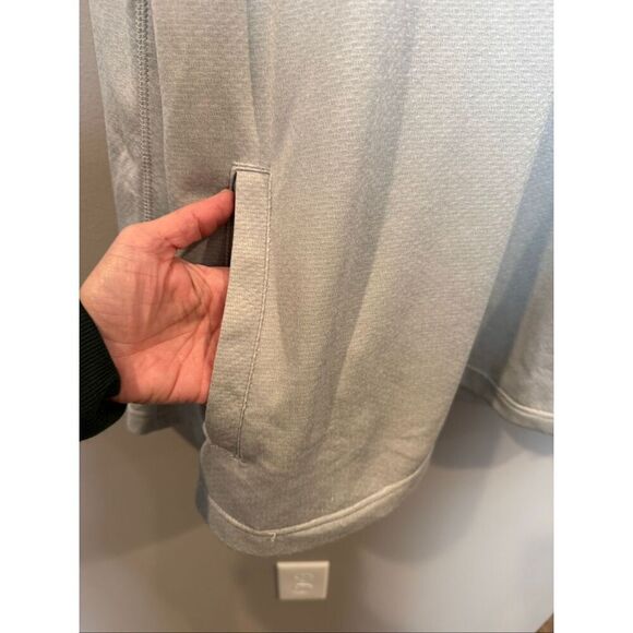 Men’s University of Michigan athletic quarter zip size medium - Picture 3 of 9